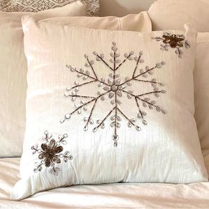 Brand new white silk decorative pillow w/ sequin  design. Includes pillow insert
